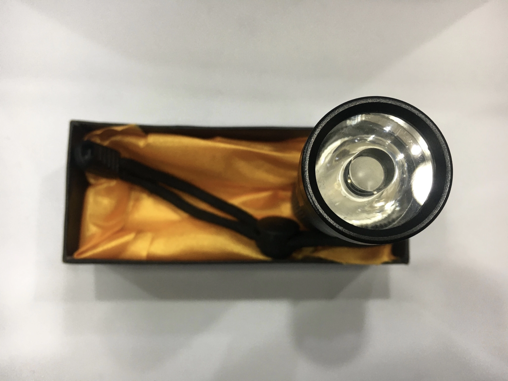 Trnikula Beyaz Led Işıklı Mini Fener D35